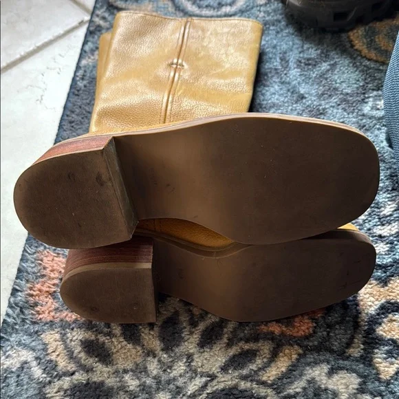 Amanda Smith Yellow Heeled Boots Sleek Design - Picture 3 of 5